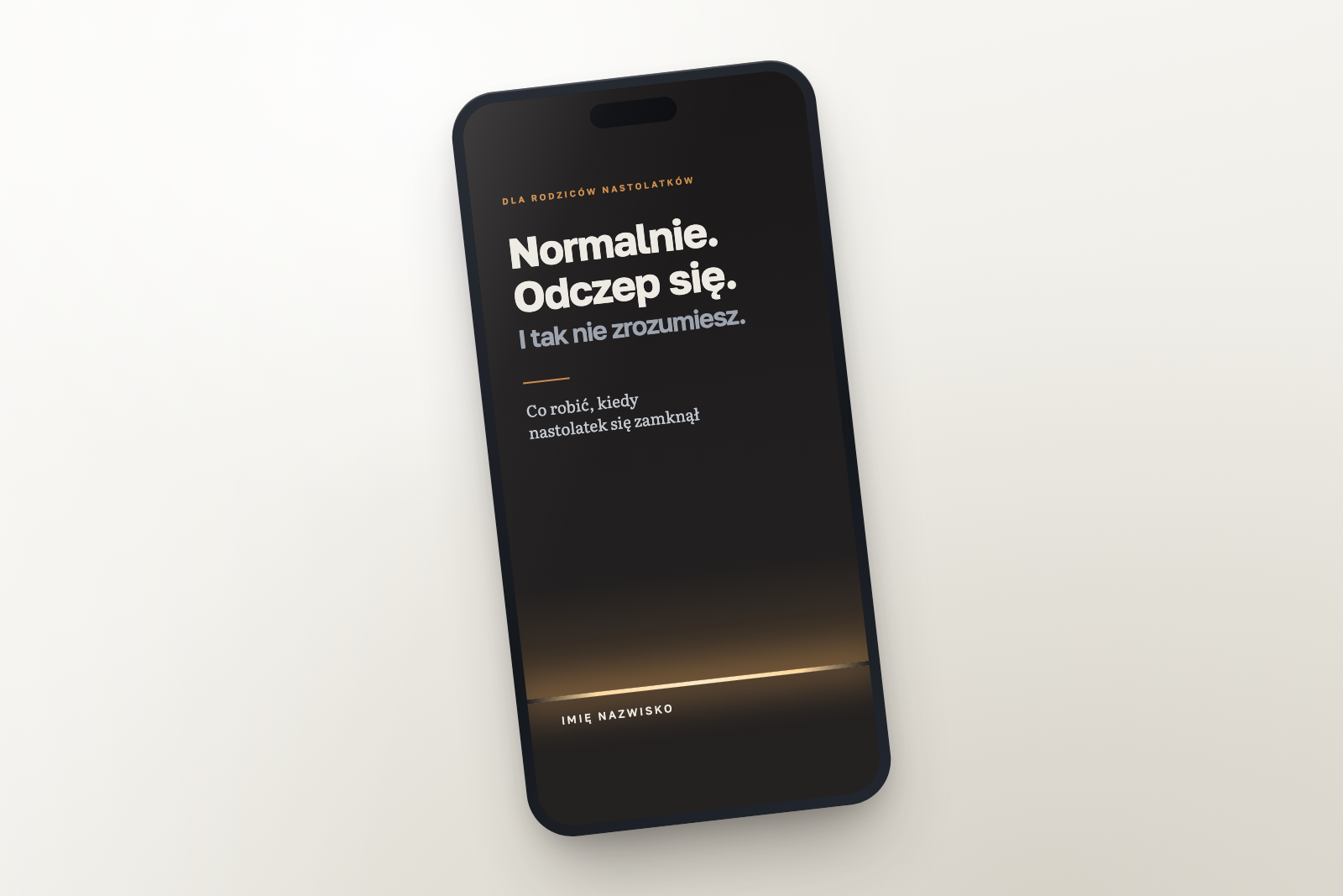 Okładka „Normalnie. Odczep się. I tak nie zrozumiesz” na ekranie telefonu